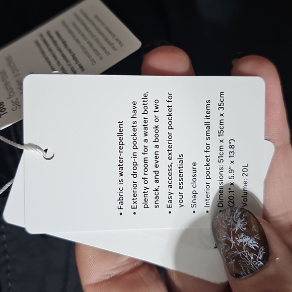 Lululemon Nwts Daily Multi-Pocket Tote! O/S. Black! Great Size!! Silver Hardware - Picture 7 of 15